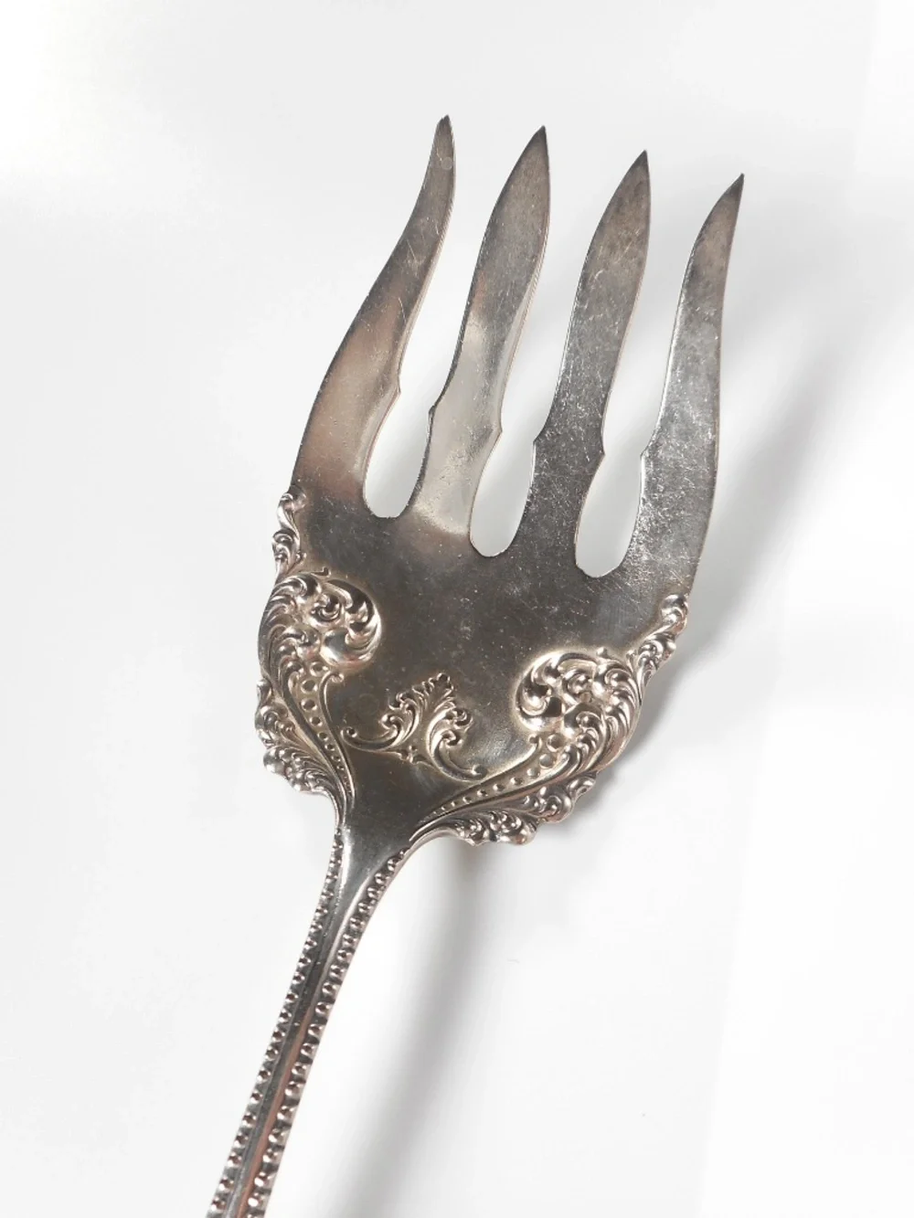 Rare VTG Wm Rogers & Son AA Silverplate Floral Beaded ESSEX Serving Meat Fork 9